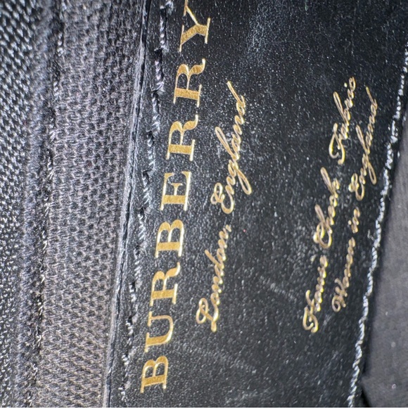 Used Burberry bag. It’s in great condition and 100 percent authentic - Picture 6 of 6